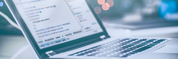 Nahaufnahme eines Laptop-Bildschirms, auf dem IoT-Automatisierungsregeln angezeigt werden.